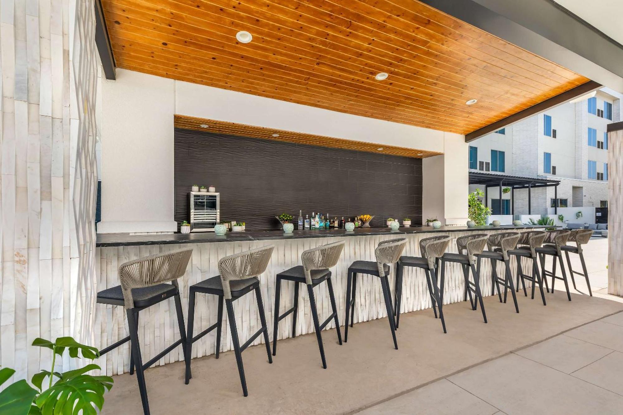 Cambria Hotel Waco University Riverfront Exterior foto